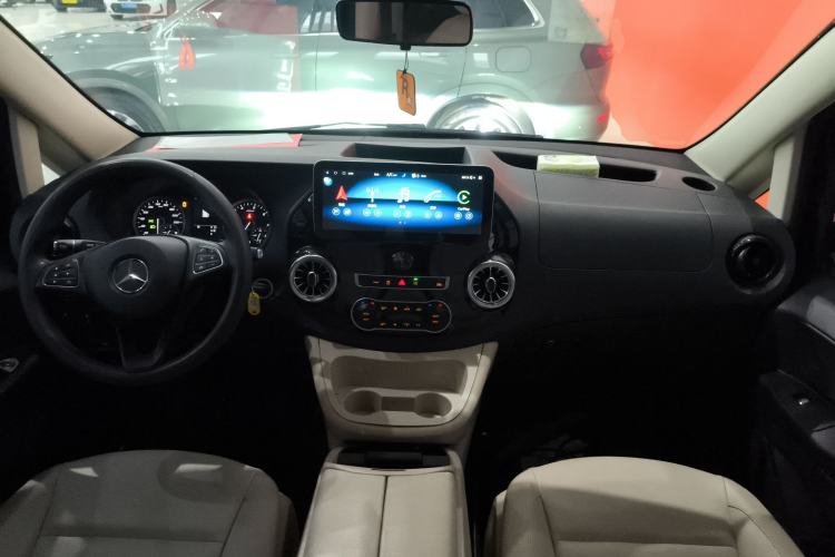 Used Mercedes-Benz Vito 2021 2.0T Elite Version 7 Seats Interior 2