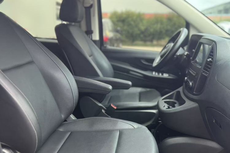 Used Mercedes-Benz Vito 2021 2.0T Elite Version 7 Seats Interior 3