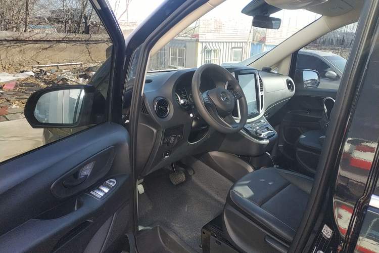 Used Mercedes-Benz Vito 2021 2.0T Elite Version 7 Seats Interior 3