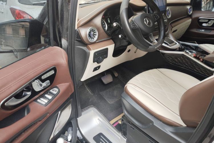 Used Mercedes-Benz Vito 2021 2.0T Business Version 7 Seats Interior 3