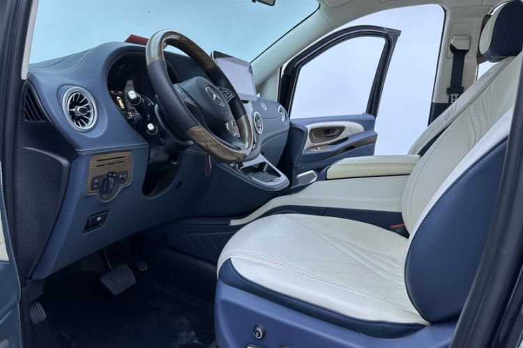 Used Mercedes-Benz Vito 2021 2.0T Elite Version 7 Seats Interior 3