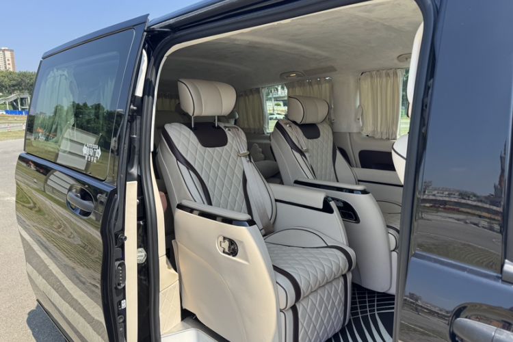 Used Mercedes-Benz Vito 2021 2.0T Elite Version 7 Seats Interior 3