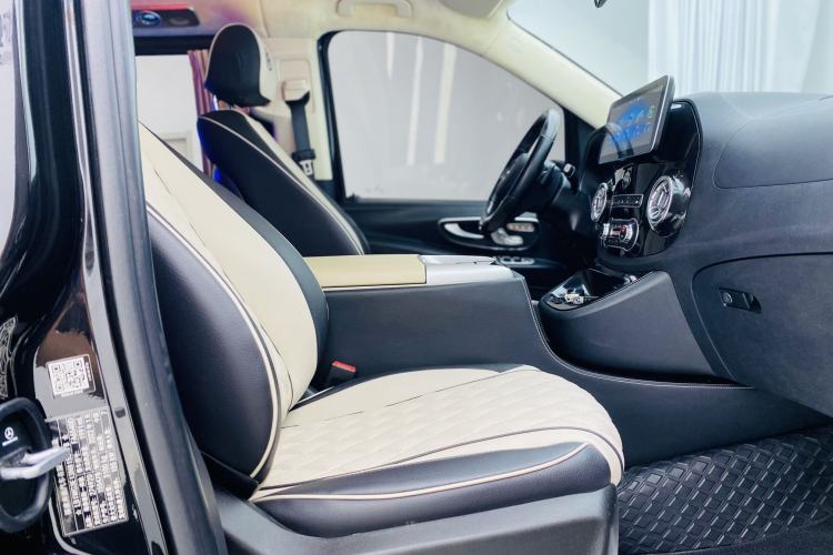 Used Mercedes-Benz Vito 2021 2.0T Business Version 7 Seats Interior 3