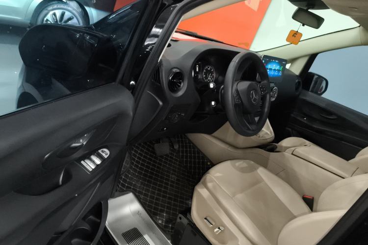 Used Mercedes-Benz Vito 2021 2.0T Elite Version 7 Seats Interior 3