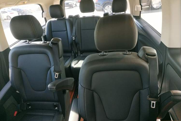 Used Mercedes-Benz Vito 2021 2.0T Elite Version 7 Seats Interior 4