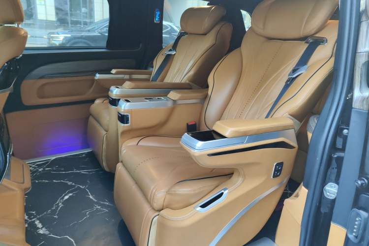 Used Mercedes-Benz Vito 2021 2.0T Business Version 7 Seats Interior 4