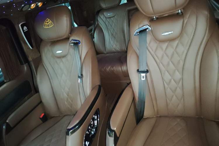Used Mercedes-Benz Vito 2021 2.0T Elite Version 7 Seats Interior 4
