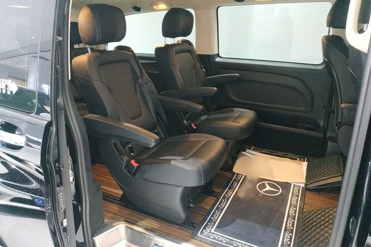 Used Mercedes-Benz Vito 2021 2.0T Elite Version 7 Seats Interior 4