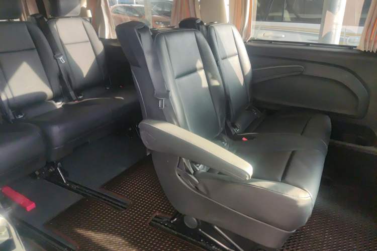 Used Mercedes-Benz Vito 2021 2.0T Elite Version 7 Seats Interior 4