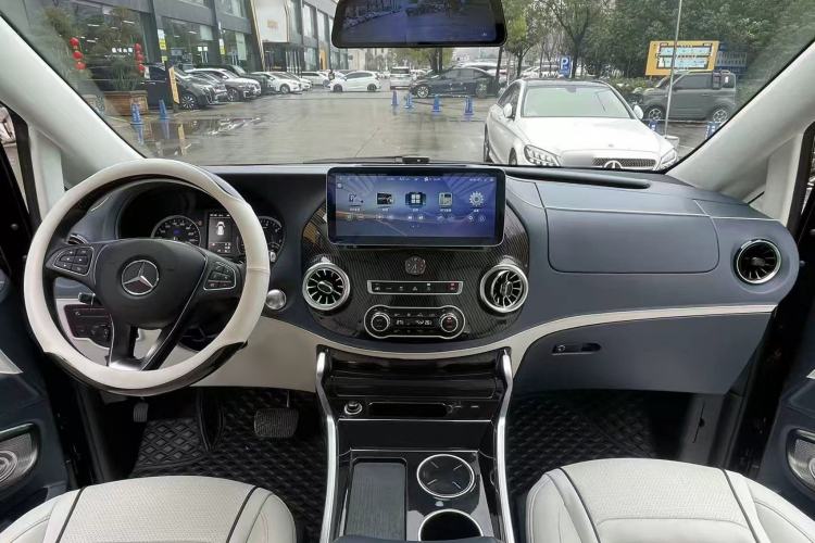 Used Mercedes-Benz Vito 2021 2.0T Business Version 7 Seats Interior 4