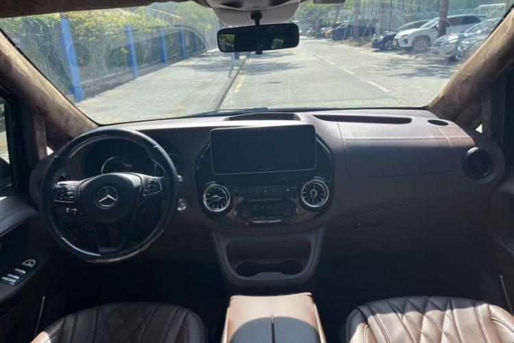 Used Mercedes-Benz Vito 2021 2.0T Elite Version 7 Seats Interior 5