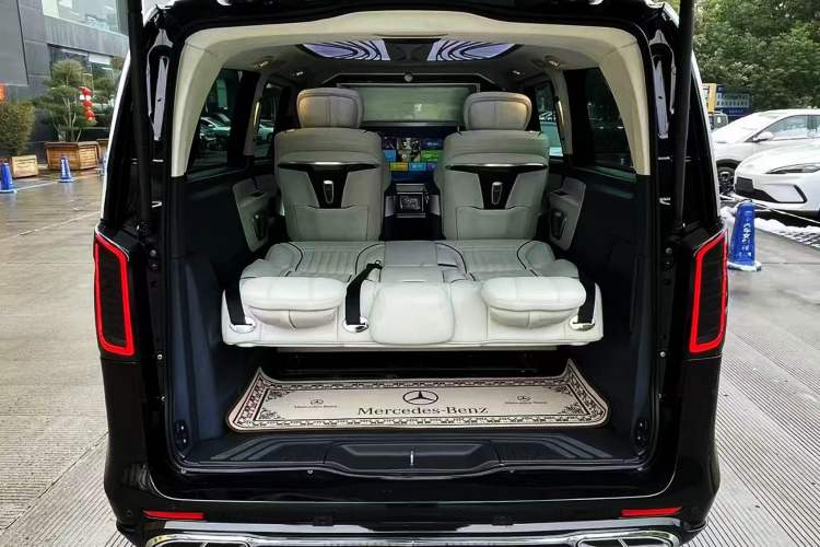 Used Mercedes-Benz Vito 2021 2.0T Business Version 7 Seats Interior 8