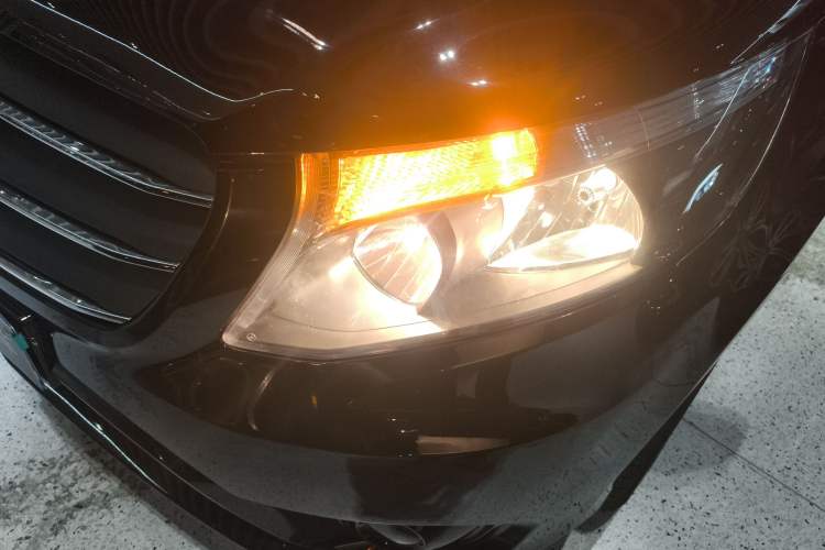Used Mercedes-Benz Vito 2021 2.0T Elite Version 7 Seats Left Front Headlight