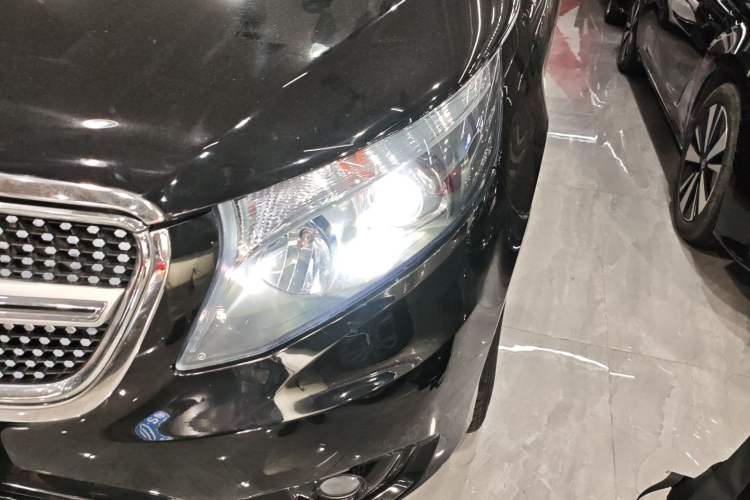 Used Mercedes-Benz Vito 2021 2.0T Elite Version 7 Seats Left Front Headlight