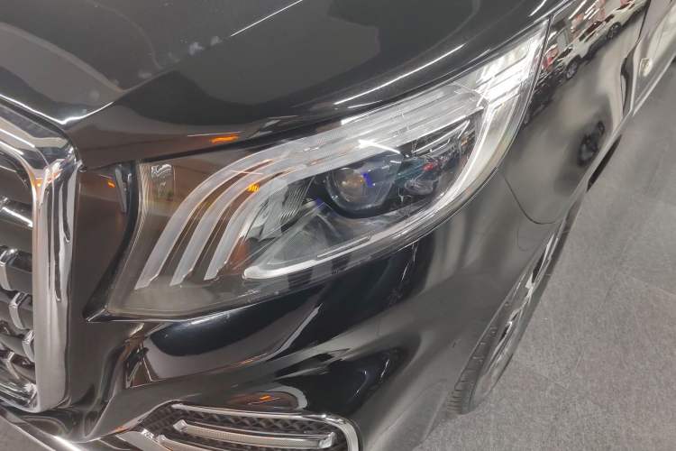 Used Mercedes-Benz Vito 2021 2.0T Elite Version 7 Seats Left Front Headlight