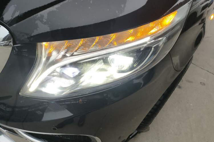 Used Mercedes-Benz Vito 2021 2.0T Elite Version 7 Seats Left Front Headlight