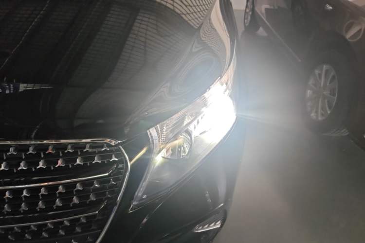 Used Mercedes-Benz Vito 2021 2.0T Elite Version 7 Seats Left Front Headlight