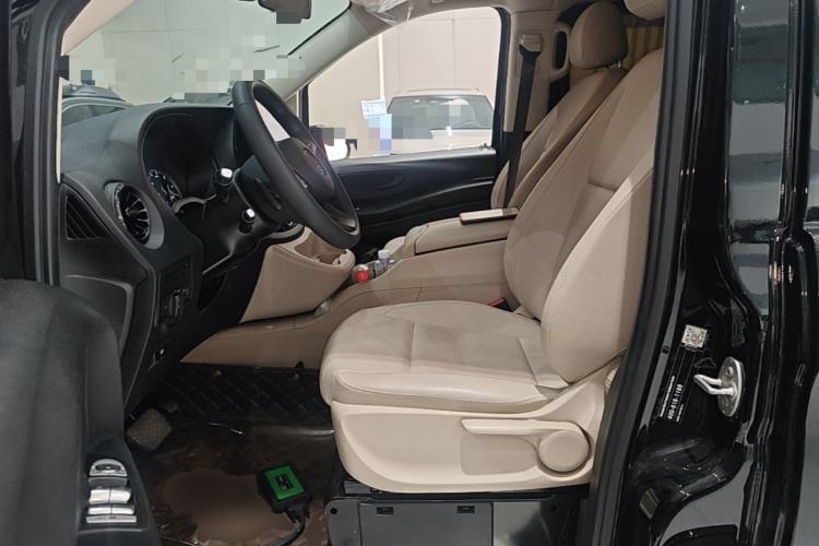 Used Mercedes-Benz Vito 2021 2.0T Elite Version 7 Seats Left Front Seat