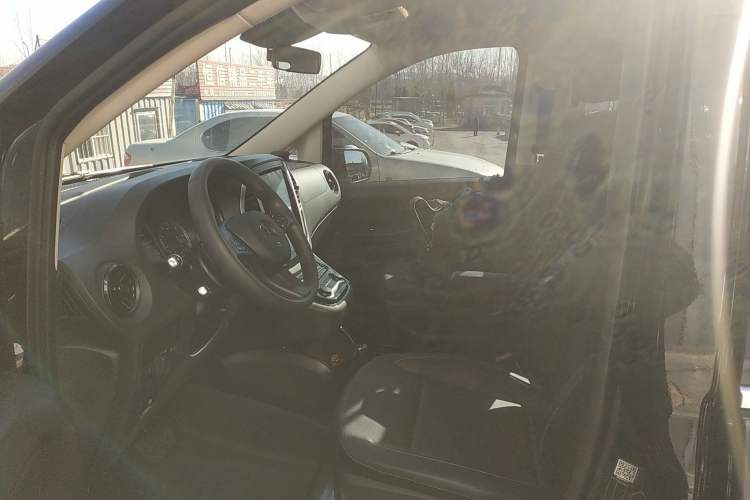 Used Mercedes-Benz Vito 2021 2.0T Elite Version 7 Seats Left Front Seat