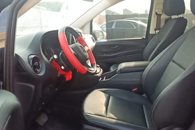Used Mercedes-Benz Vito 2021 2.0T Elite Version 7 Seats Left Front Seat