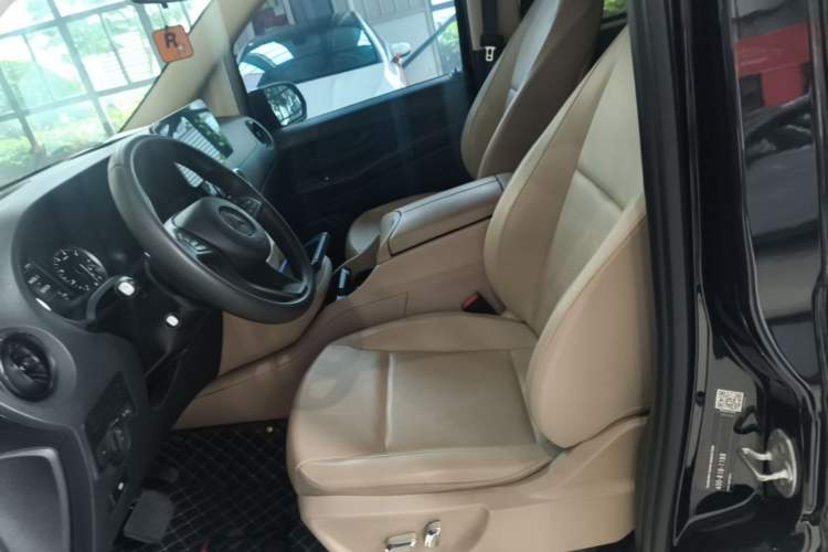 Used Mercedes-Benz Vito 2021 2.0T Elite Version 7 Seats Left Front Seat