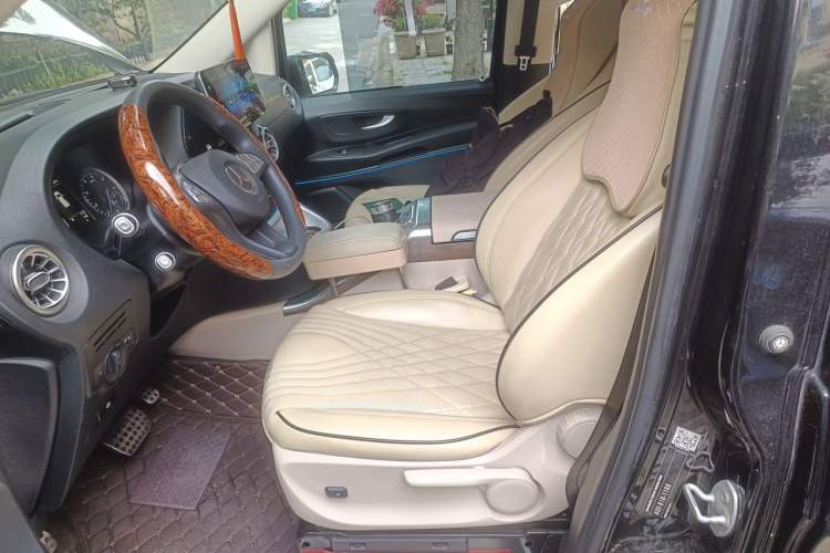 Used Mercedes-Benz Vito 2021 2.0T Elite Version 7 Seats Left Front Seat