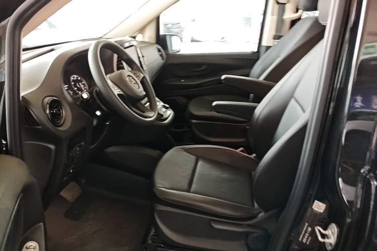 Used Mercedes-Benz Vito 2021 2.0T Elite Version 7 Seats Left Front Seat
