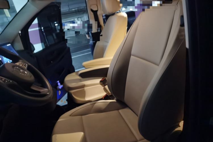 Used Mercedes-Benz Vito 2021 2.0T Elite Version 7 Seats Left Front Seat