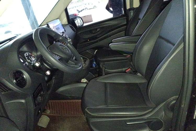 Used Mercedes-Benz Vito 2021 2.0T Elite Version 7 Seats Left Front Seat