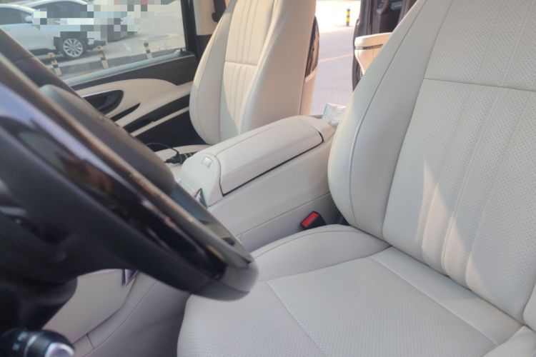 Used Mercedes-Benz Vito 2021 2.0T Elite Version 7 Seats Left Front Seat
