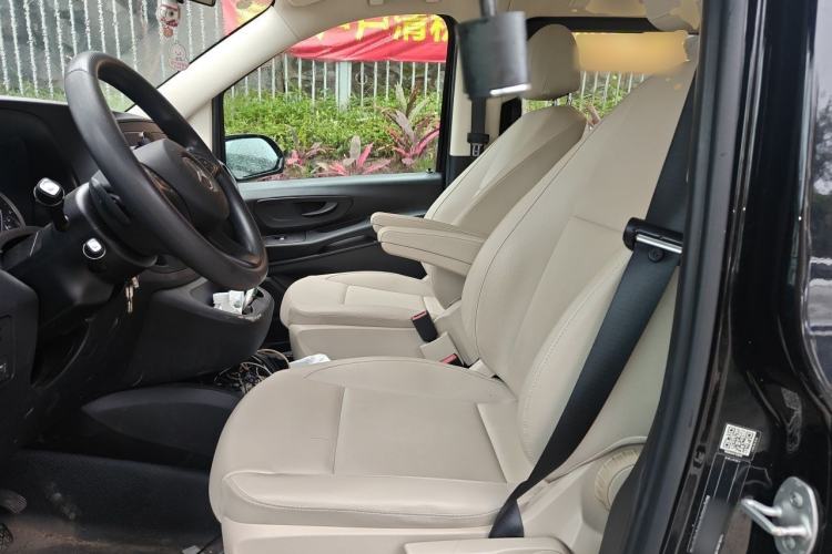 Used Mercedes-Benz Vito 2021 2.0T Elite Version 7 Seats Left Front Seat