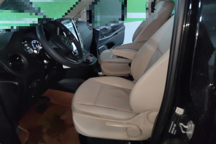 Used Mercedes-Benz Vito 2021 2.0T Elite Version 9 Seats Left Front Seat
