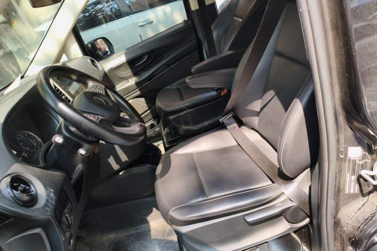 Used Mercedes-Benz Vito 2021 2.0T Elite Version 7 Seats Left Front Seat