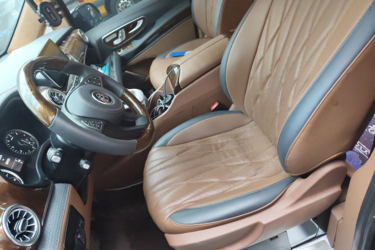 Used Mercedes-Benz Vito 2021 2.0T Elite Version 7 Seats Left Front Seat