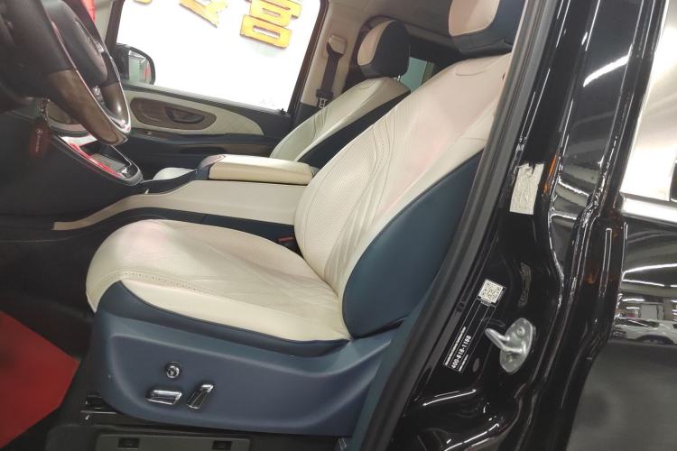 Used Mercedes-Benz Vito 2021 2.0T Elite Version 7 Seats Left Front Seat