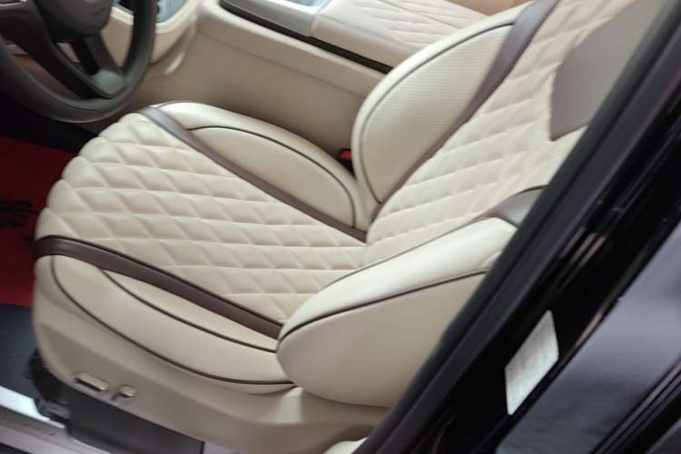 Used Mercedes-Benz Vito 2021 2.0T Elite Version 7 Seats Left Front Seat