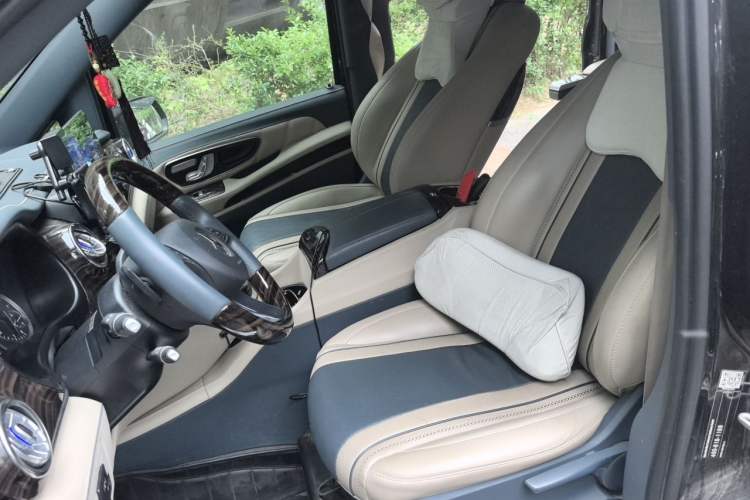 Used Mercedes-Benz Vito 2021 2.0T Elite Version 7 Seats Left Front Seat