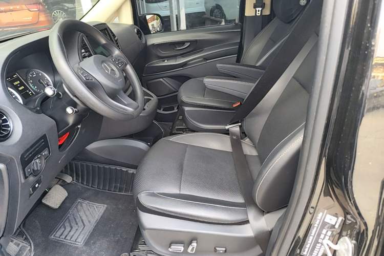 Used Mercedes-Benz Vito 2021 2.0T Elite Version 7 Seats Left Front Seat