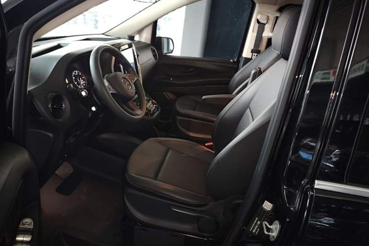 Used Mercedes-Benz Vito 2021 2.0T Elite Version 7 Seats Left Front Seat
