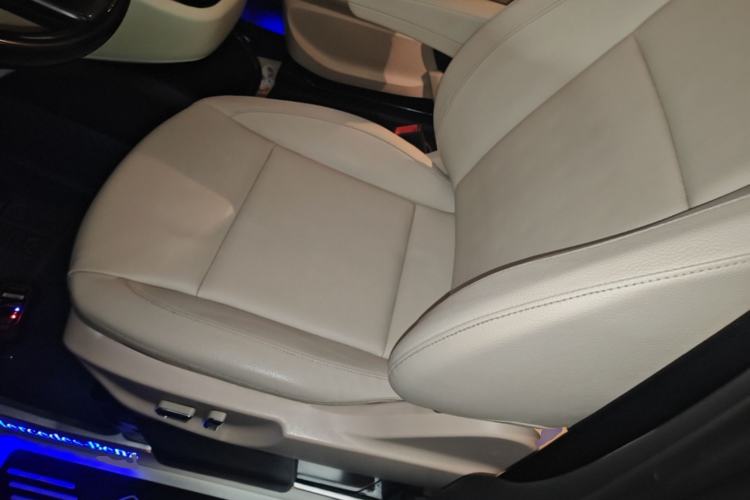 Used Mercedes-Benz Vito 2021 2.0T Elite Version 7 Seats Left Front Seat