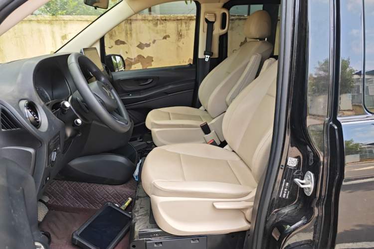Used Mercedes-Benz Vito 2021 2.0T Elite Version 7 Seats Left Front Seat