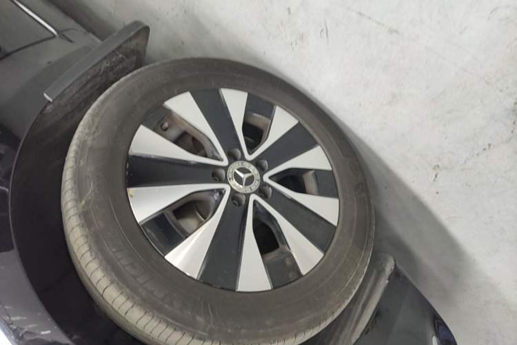 Used Mercedes-Benz Vito 2021 2.0T Elite Version 7 Seats Left Front Wheel Hub