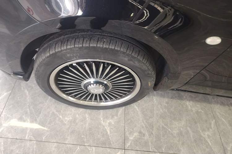 Used Mercedes-Benz Vito 2021 2.0T Business Version 7 Seats Left Front Wheel Hub