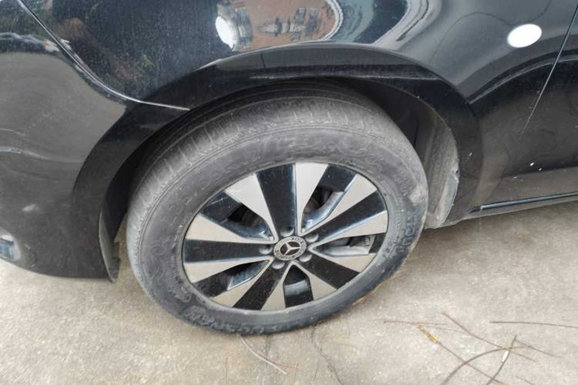 Used Mercedes-Benz Vito 2021 2.0T Elite Version 7 Seats Left Front Wheel Hub