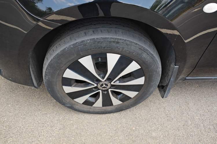 Used Mercedes-Benz Vito 2021 2.0T Elite Version 7 Seats Left Front Wheel Hub