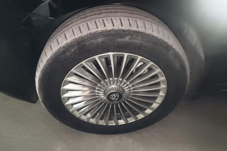 Used Mercedes-Benz Vito 2021 2.0T Business Version 7 Seats Left Front Wheel Hub