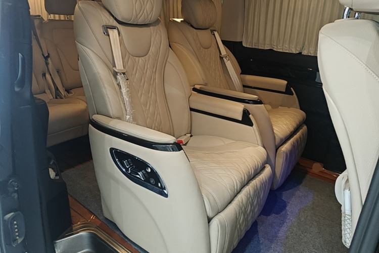 Used Mercedes-Benz Vito 2021 2.0T Elite Version 7 Seats Left Rear Seat