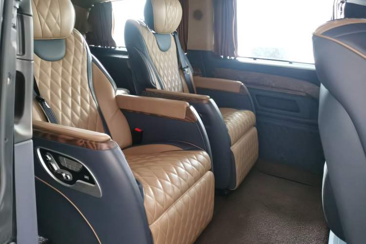 Used Mercedes-Benz Vito 2021 2.0T Elite Version 7 Seats Left Rear Seat