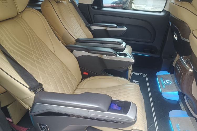 Used Mercedes-Benz Vito 2021 2.0T Elite Version 7 Seats Left Rear Seat