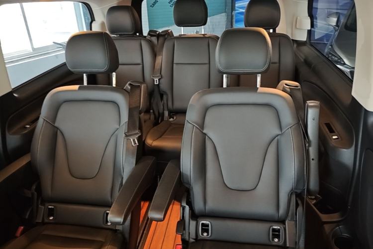 Used Mercedes-Benz Vito 2021 2.0T Elite Version 7 Seats Left Rear Seat
